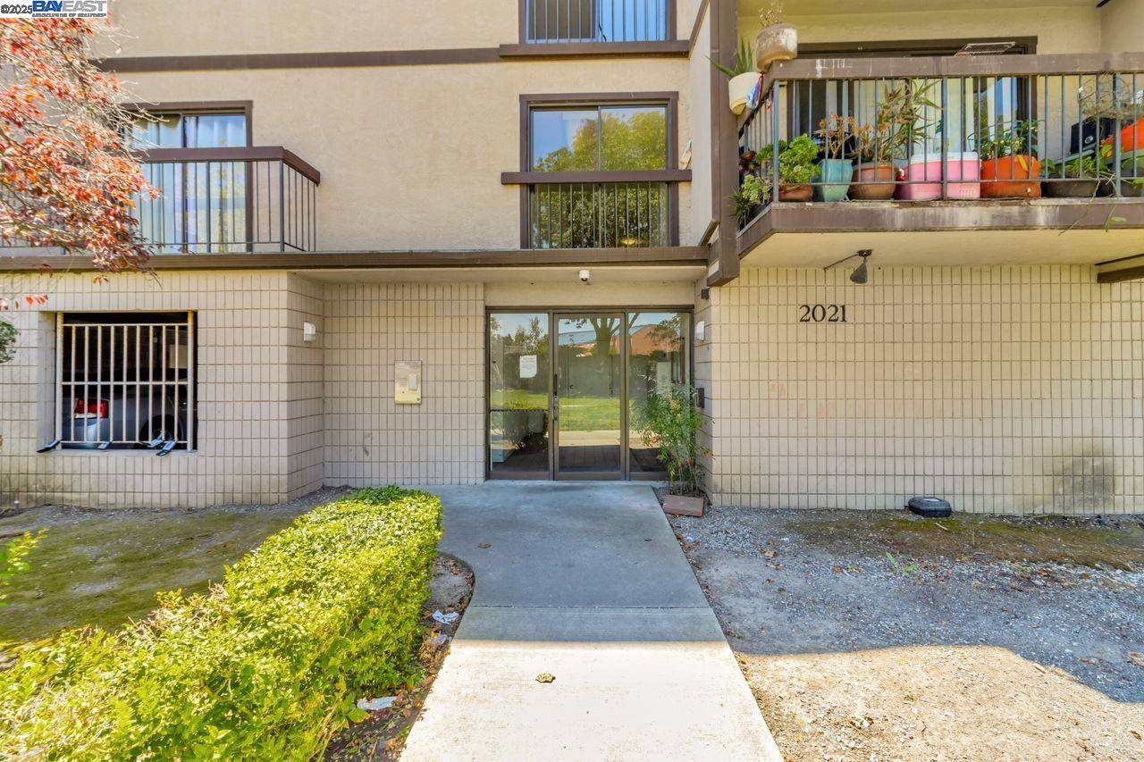 San Pablo, CA 94806,2021 Market Ave #211