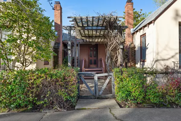 2702 Dana St, Berkeley, CA 94705