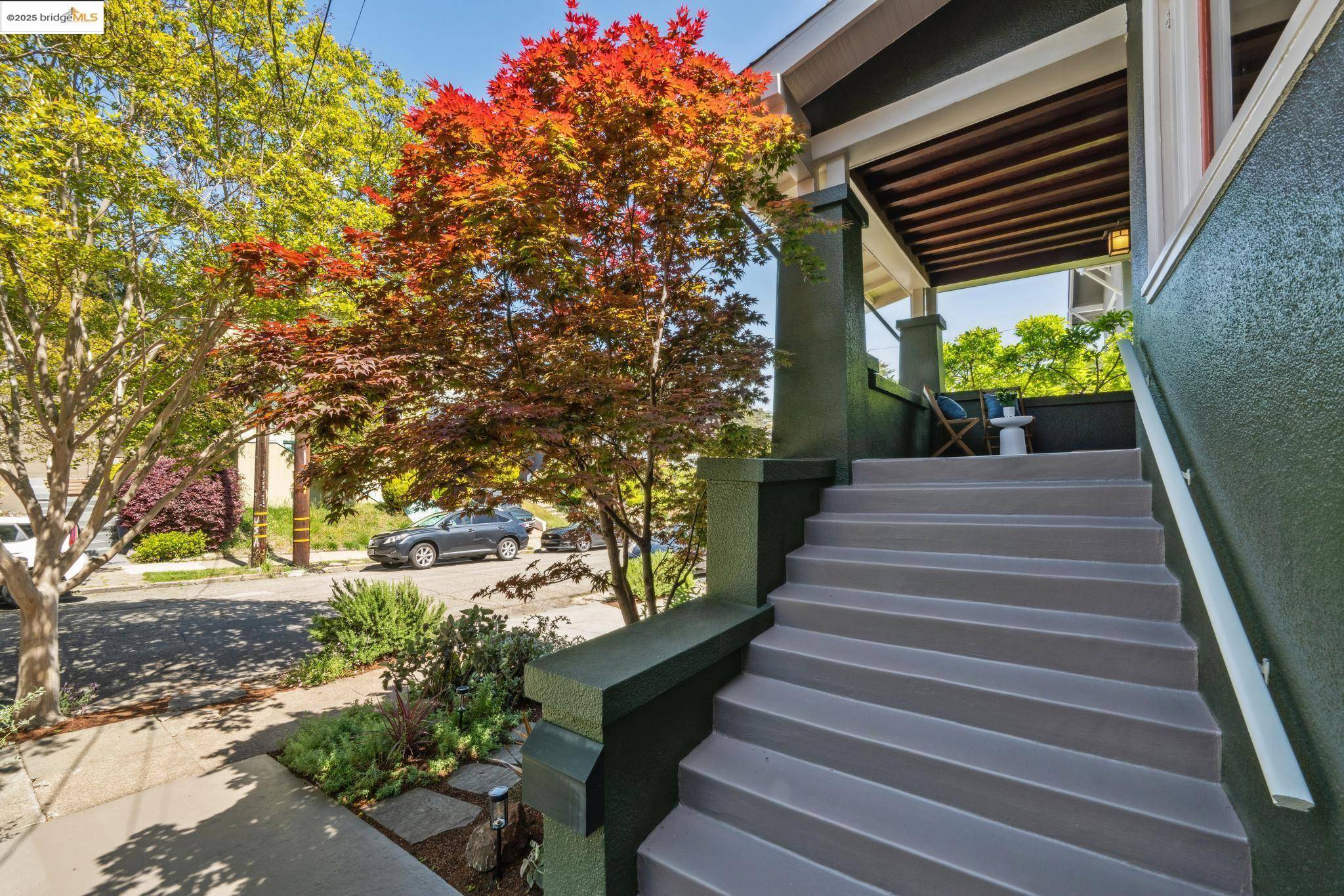 Oakland, CA 94610,575 Kenmore Ave