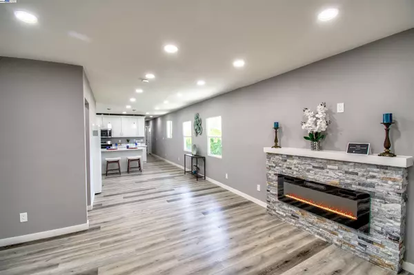 Oakland, CA 94621,8617 A St