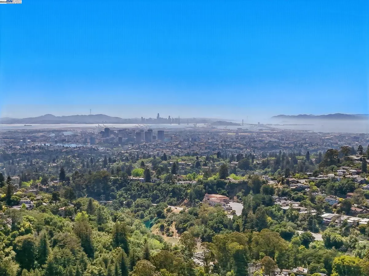 Oakland, CA 94611,2323 Mastlands Dr