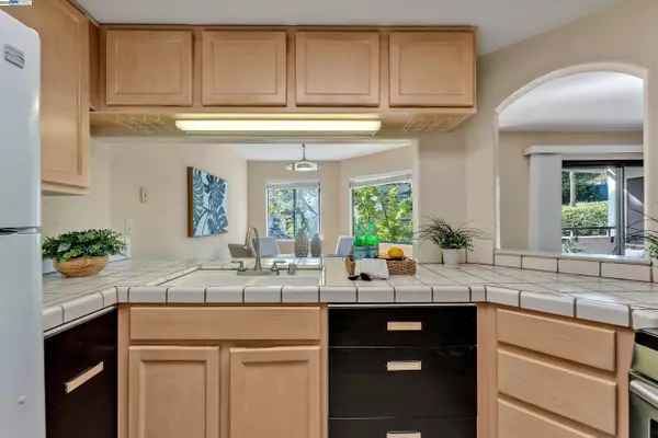 Hayward, CA 94546,21239 Gary Dr #317D