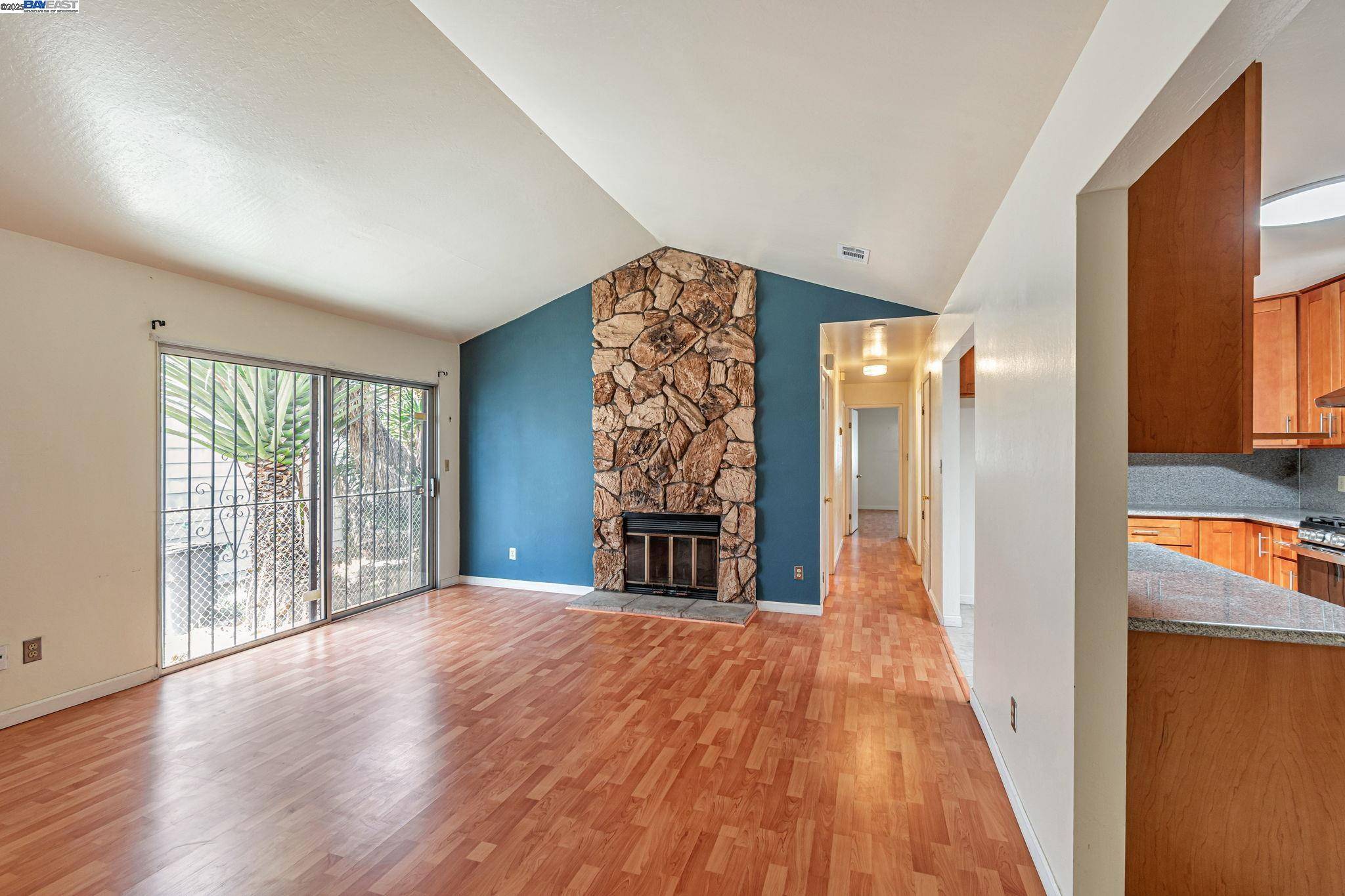 Oakland, CA 94601,2538 E 16Th St