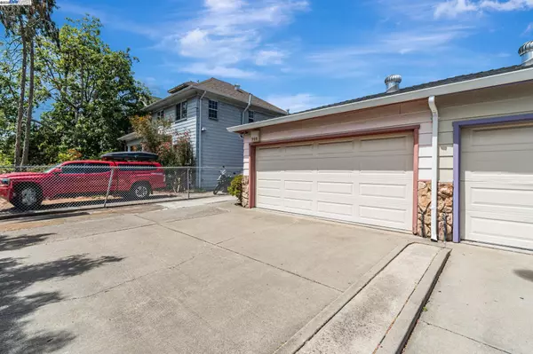 Oakland, CA 94601,2538 E 16Th St