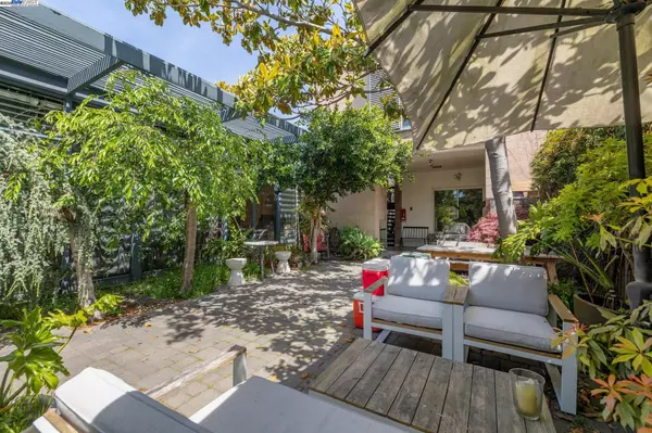 Oakland, CA 94612,2112 West St #2