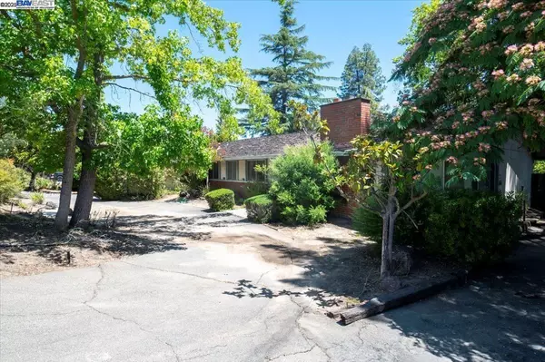 Alamo, CA 94507,196 Crest Ave