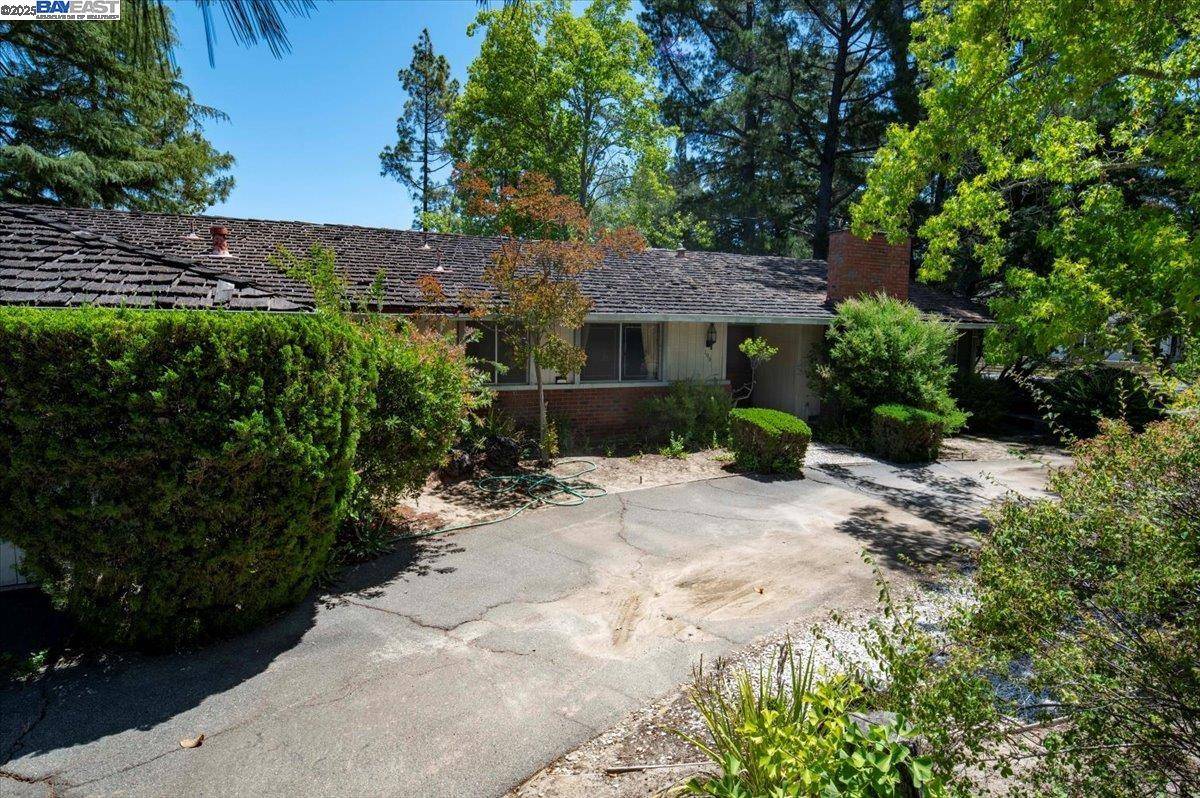 Alamo, CA 94507,196 Crest Ave