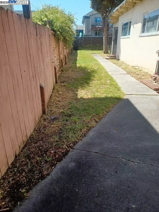 Oakland, CA 94608,825 61St Street