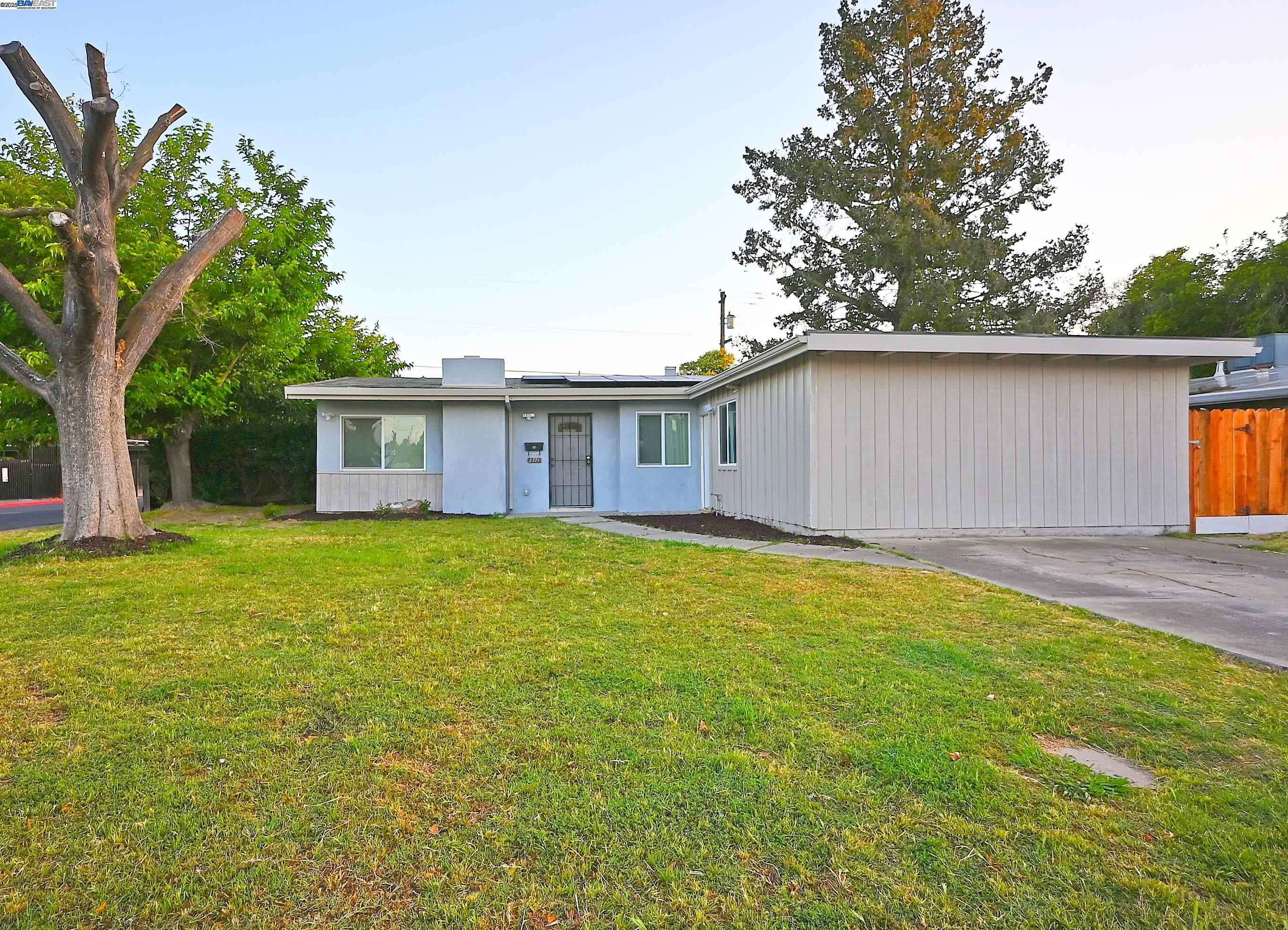 2371 Del Rio Dr,  Stockton,  CA 95204