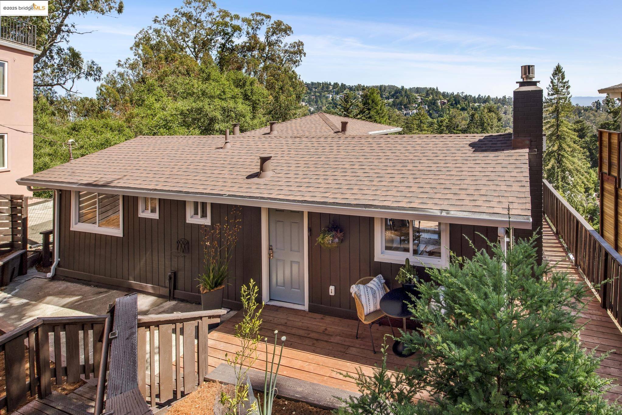 6950 Chambers Dr, Oakland, CA 94611