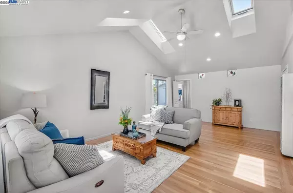 Hayward, CA 94545,25024 Eden Ave