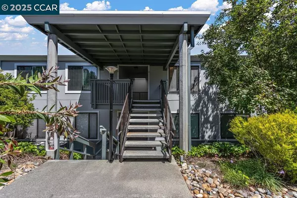Walnut Creek, CA 94595,2200 Pine Knoll Dr #11