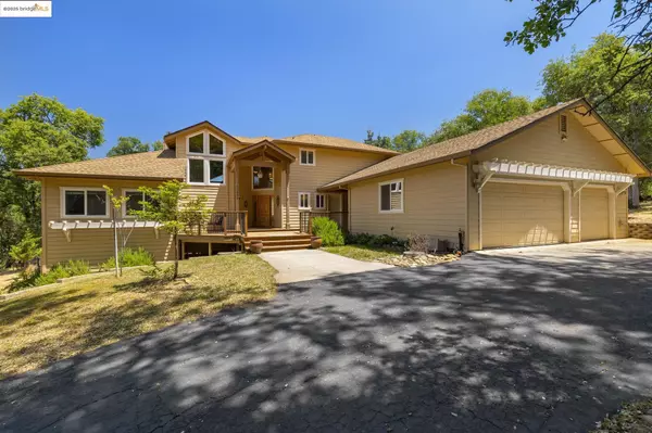 21823 Lyons Bald Mountain Rd, Sonora, CA 95370