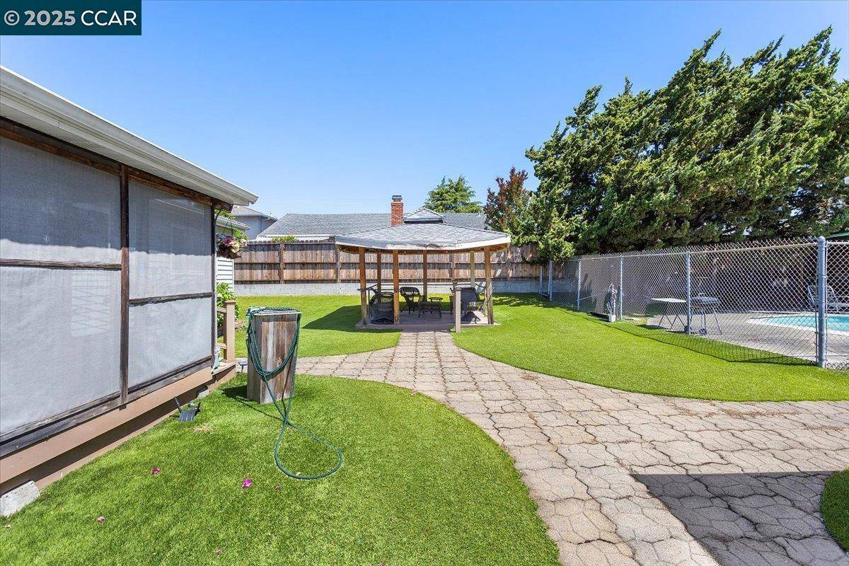 Castro Valley, CA 94546,19358 Lake Chabot Rd