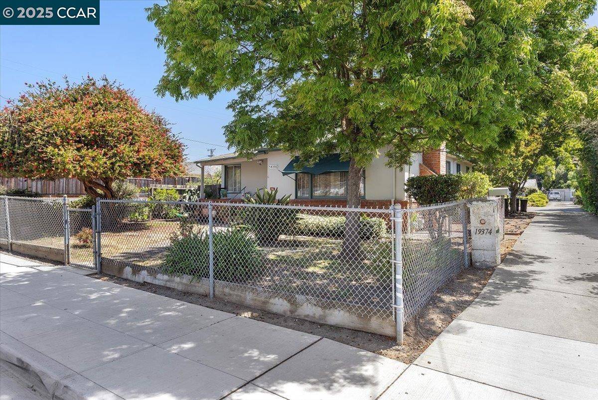 Castro Valley, CA 94546,19358 Lake Chabot Rd