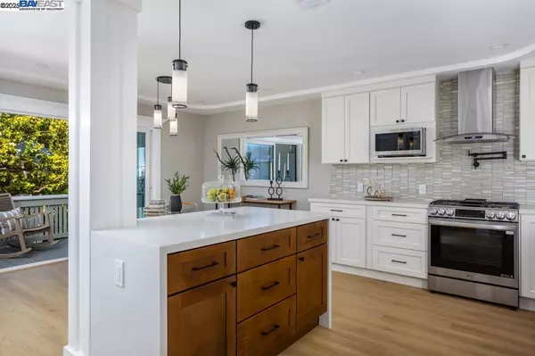 Walnut Creek, CA 94595,1233 Singingwood Ct #8