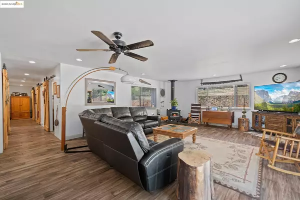 Groveland, CA 95321,22361 Hells Hollow S.