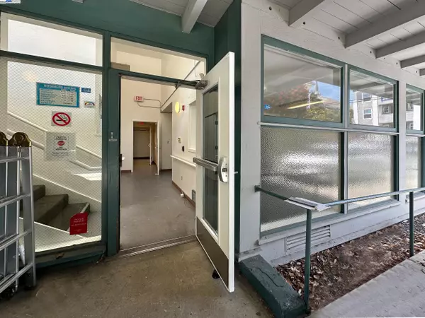 Berkeley, CA 94704,2320 Channing Way