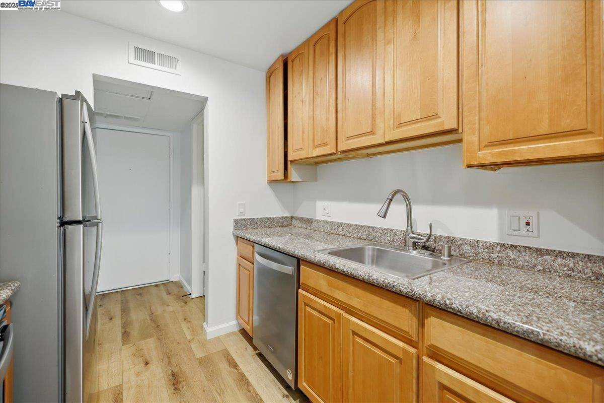 Walnut Creek, CA 94596,470 N Civic Dr #204