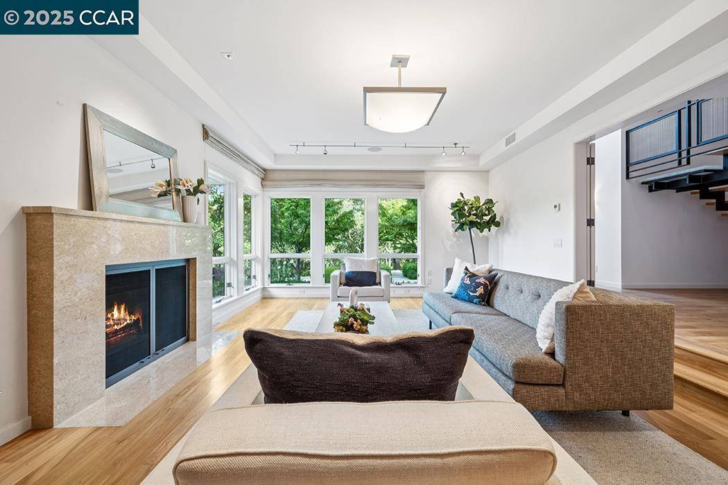 Orinda, CA 94563,25 Haciendas Rd