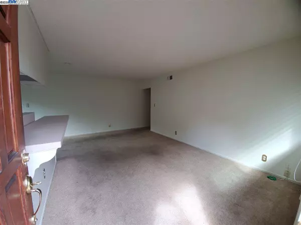 Pleasanton, CA 94588,2255 Segundo Ct #4