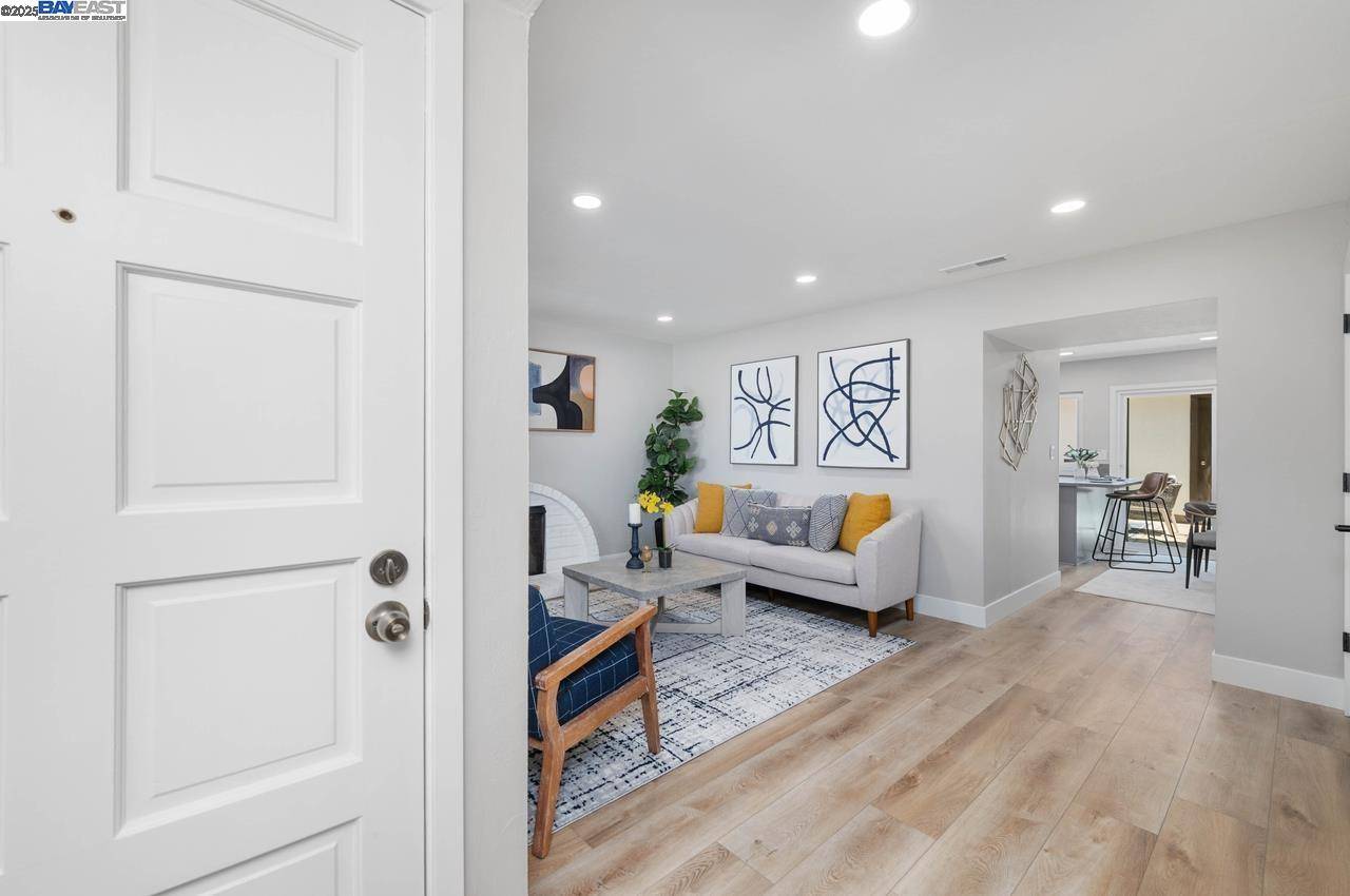 Livermore, CA 94550,1004 Vienna St