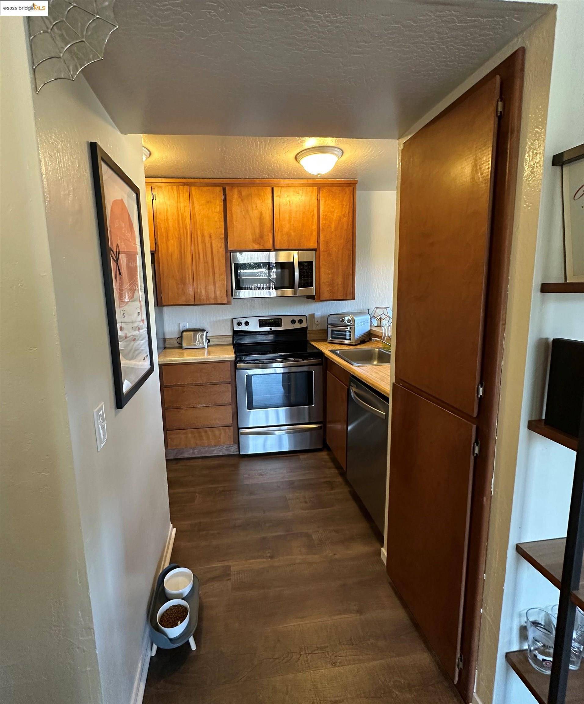 Concord, CA 94520,2398 Walters Way #6