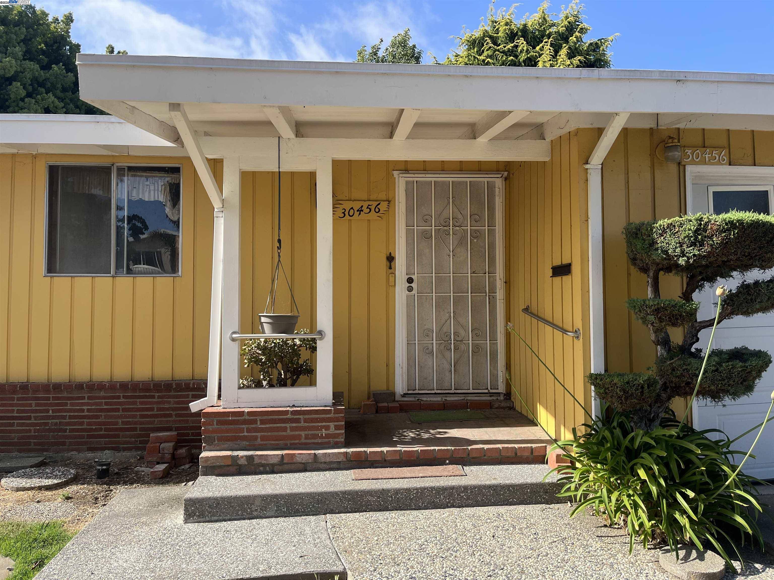 Hayward, CA 94544,30456 Hoylake St