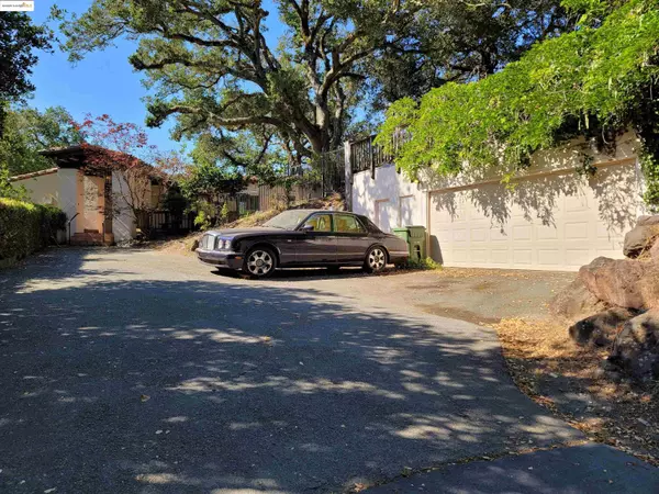Orinda, CA 94563,40 Hilldale Ct