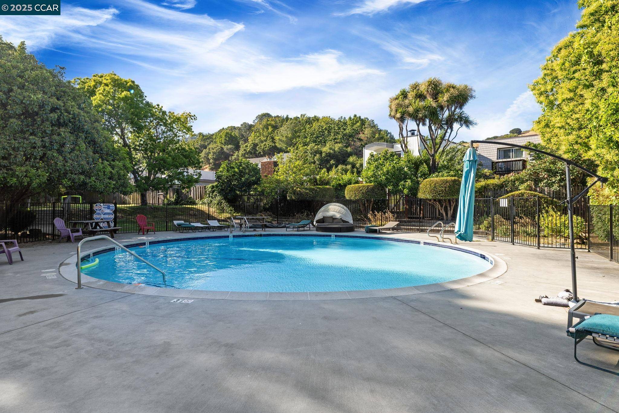 9 Glen Dr, Fairfax, CA 94930