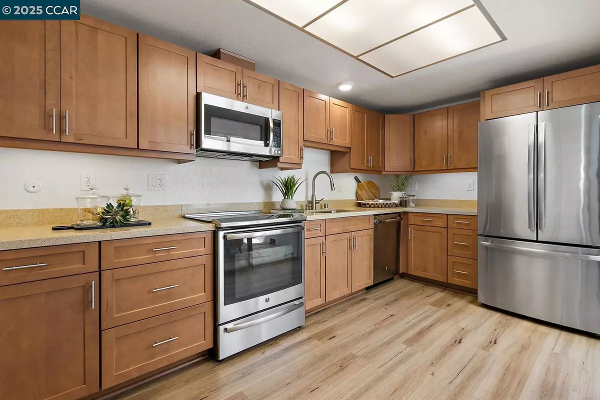 Walnut Creek, CA 94595,1501 Oakmont #7