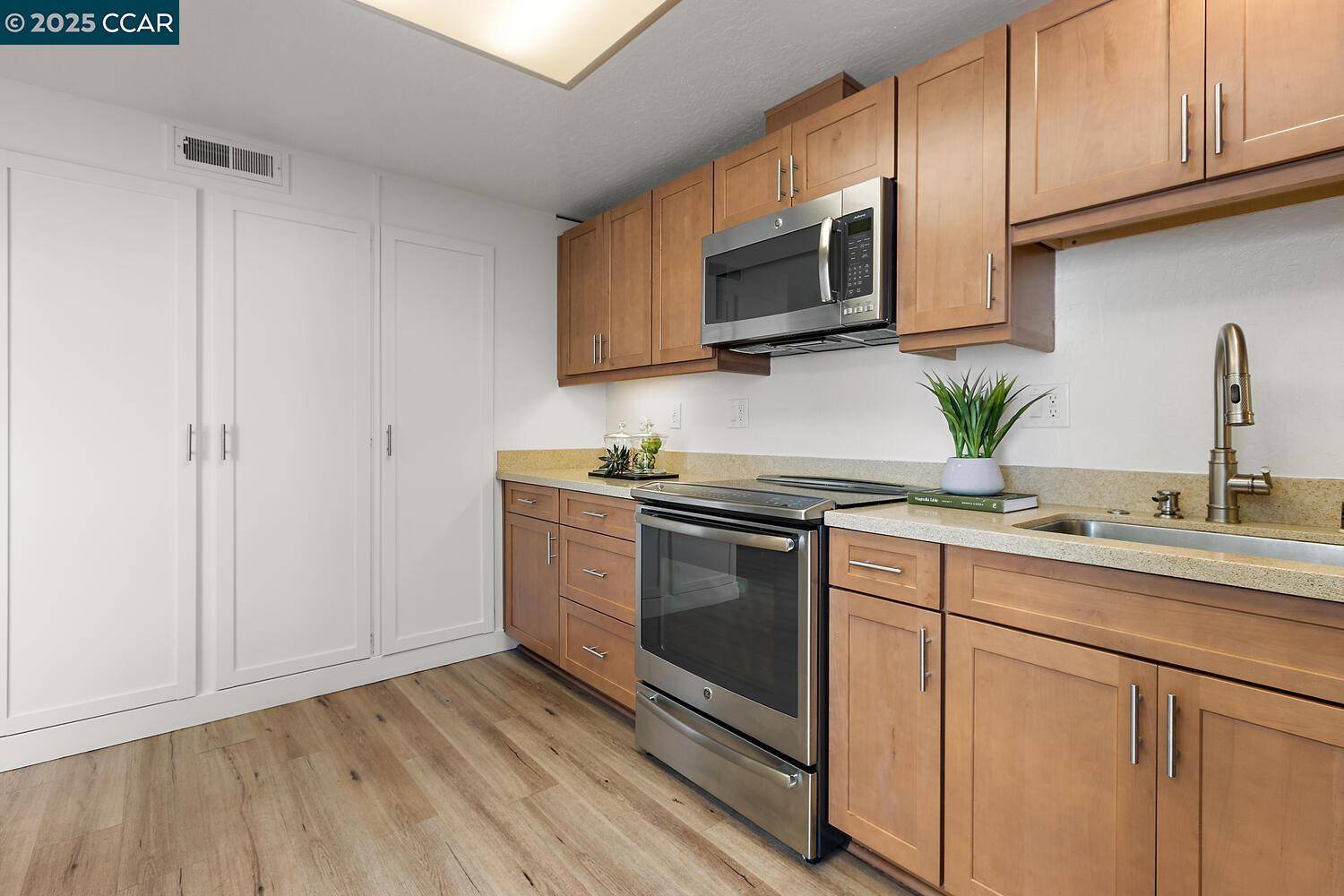 Walnut Creek, CA 94595,1501 Oakmont #7