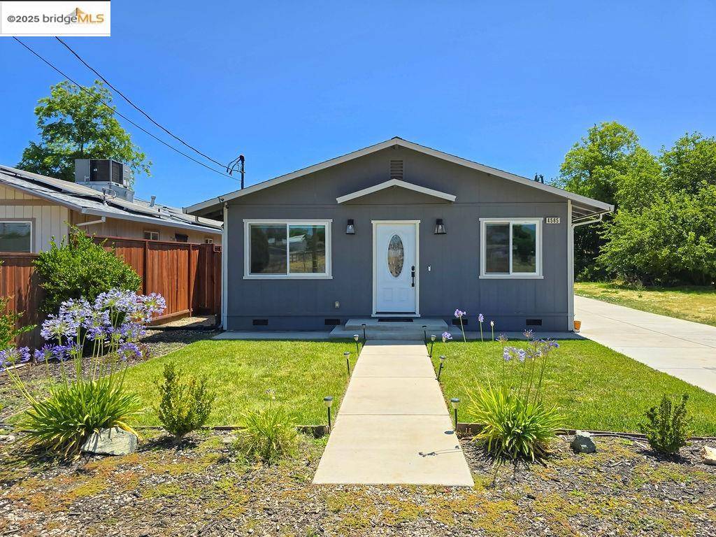 4585 Summer St, Olivehurst, CA 95961