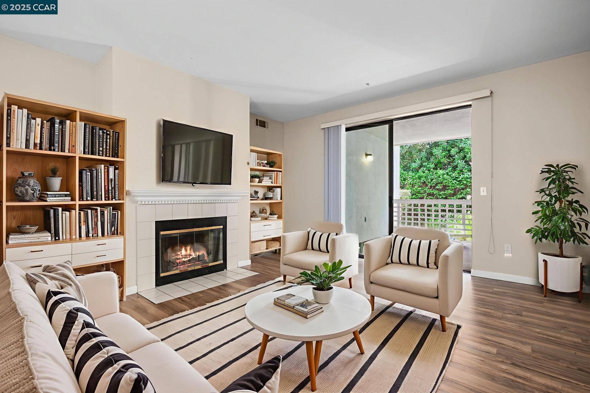 Walnut Creek, CA 94597,2584 Oak Rd #124