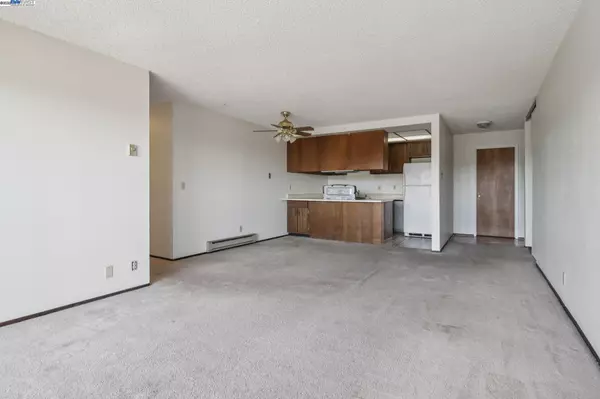 San Leandro, CA 94577,398 Parrott St #302