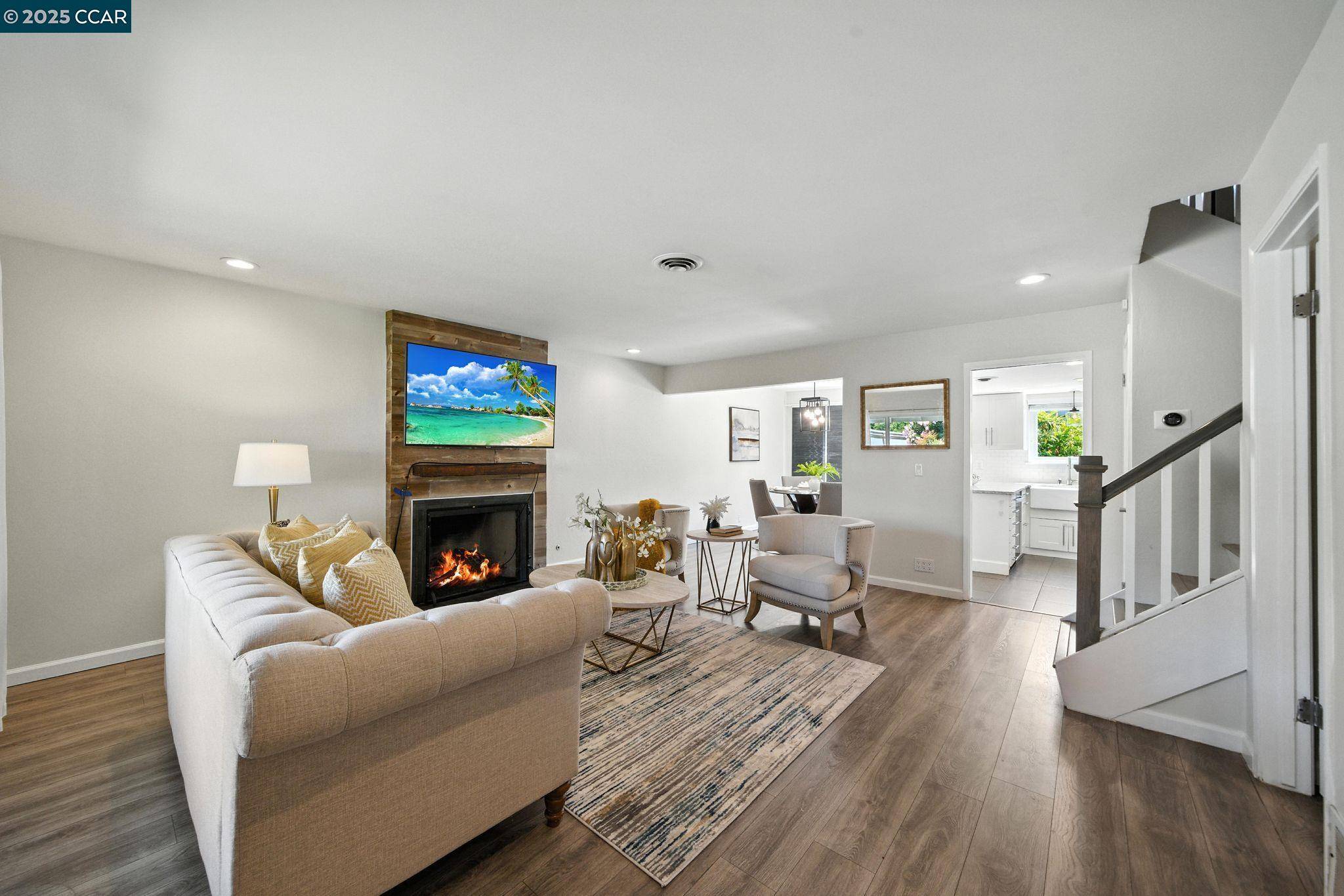 Moraga, CA 94556,21 Miramonte Dr