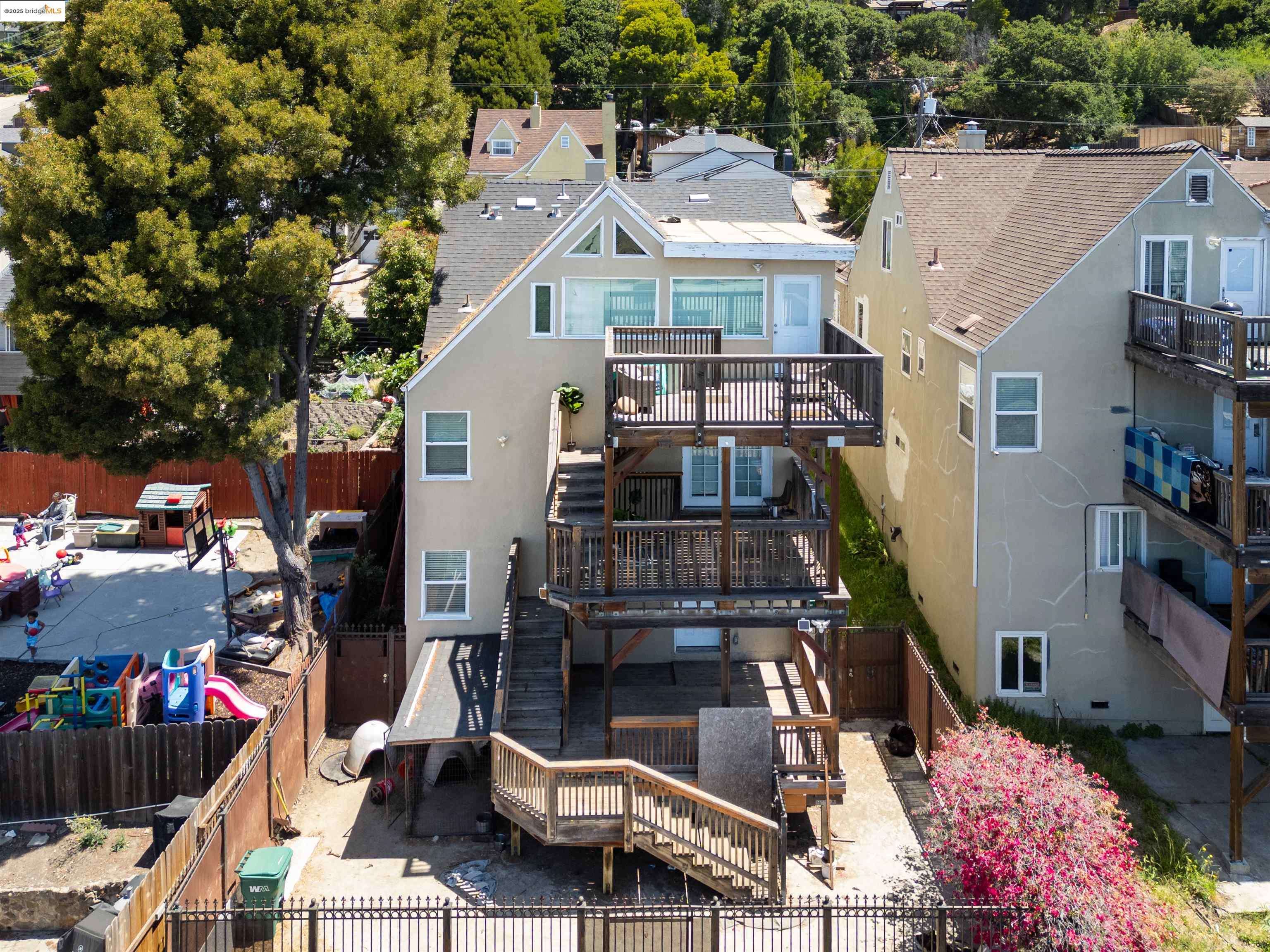 Oakland, CA 94605,7523 Outlook Ave