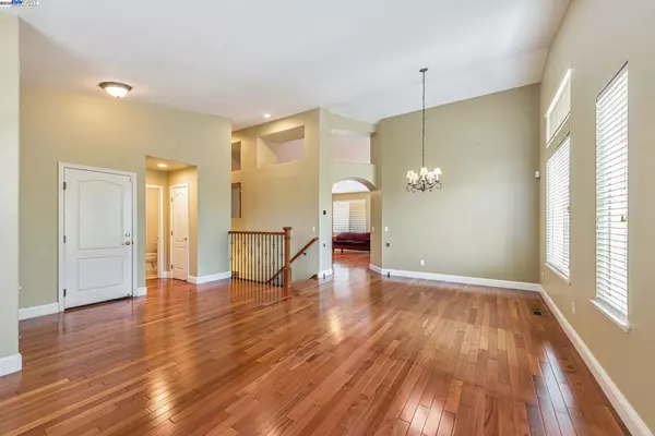 Castro Valley, CA 94546,2578 Ridge Crest Ct.