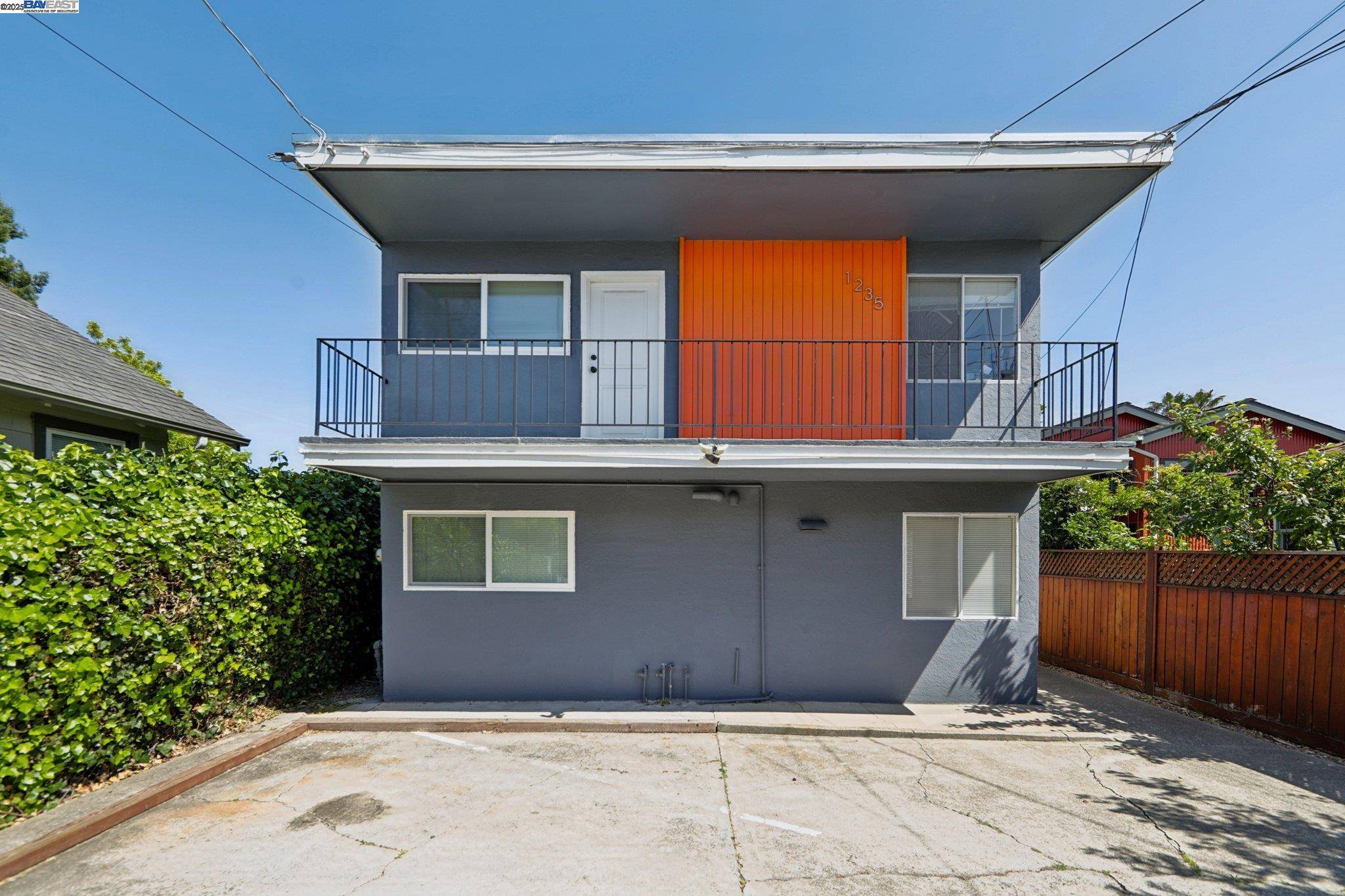 Berkeley, CA 94702,1235 Carrison Street