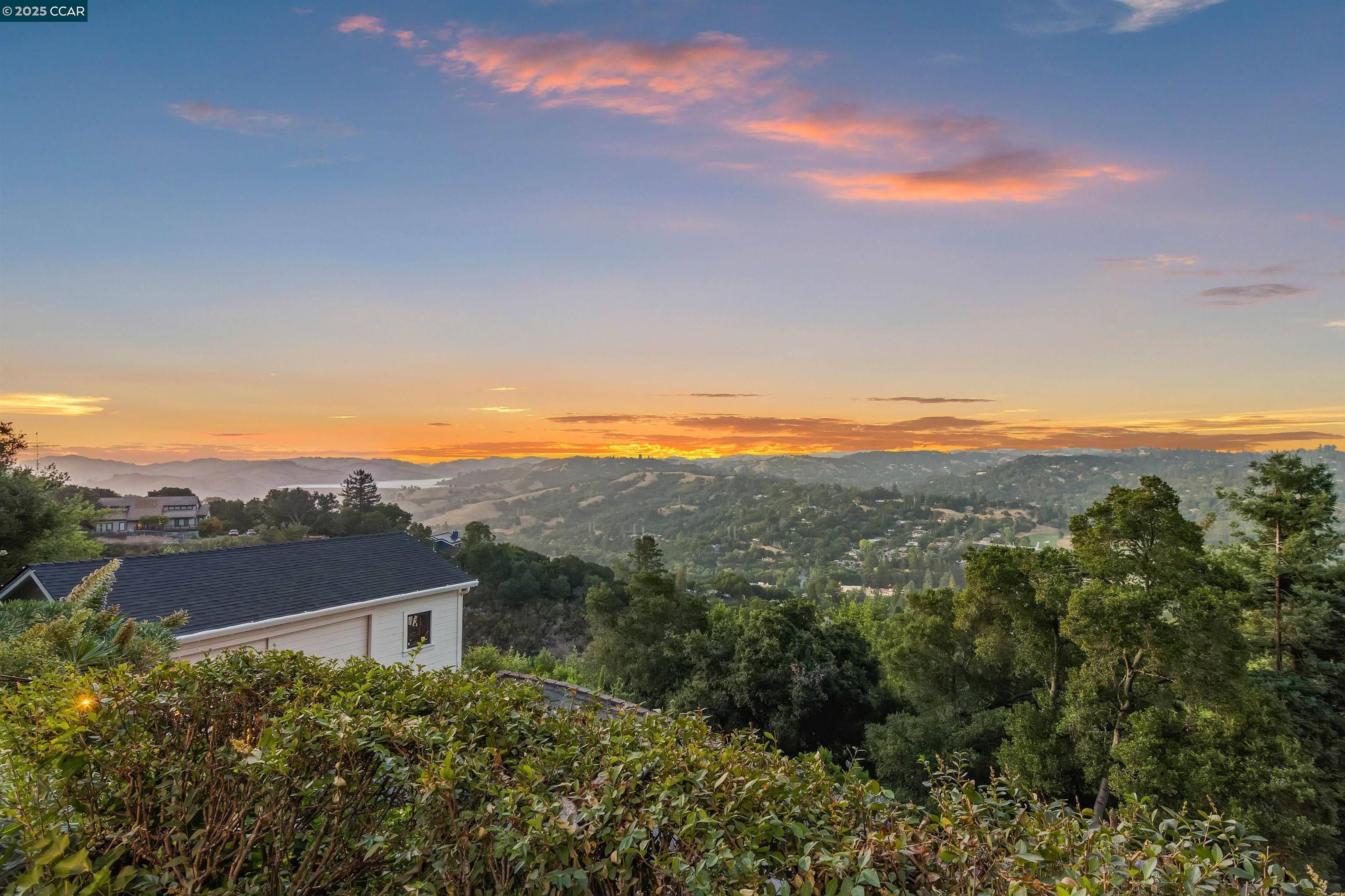 Orinda, CA 94563,85 La Encinal