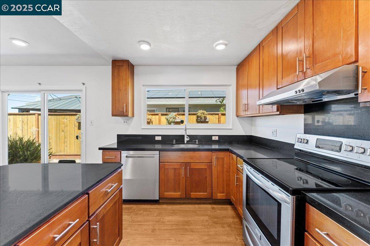 Pinole, CA 94564,1566 Mann Dr