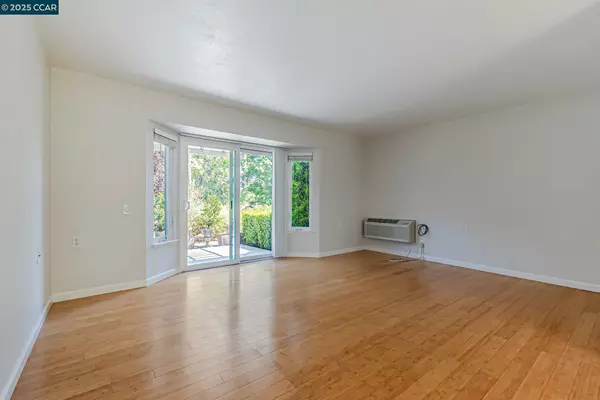 Walnut Creek, CA 94595,1312 Skycrest Dr #4