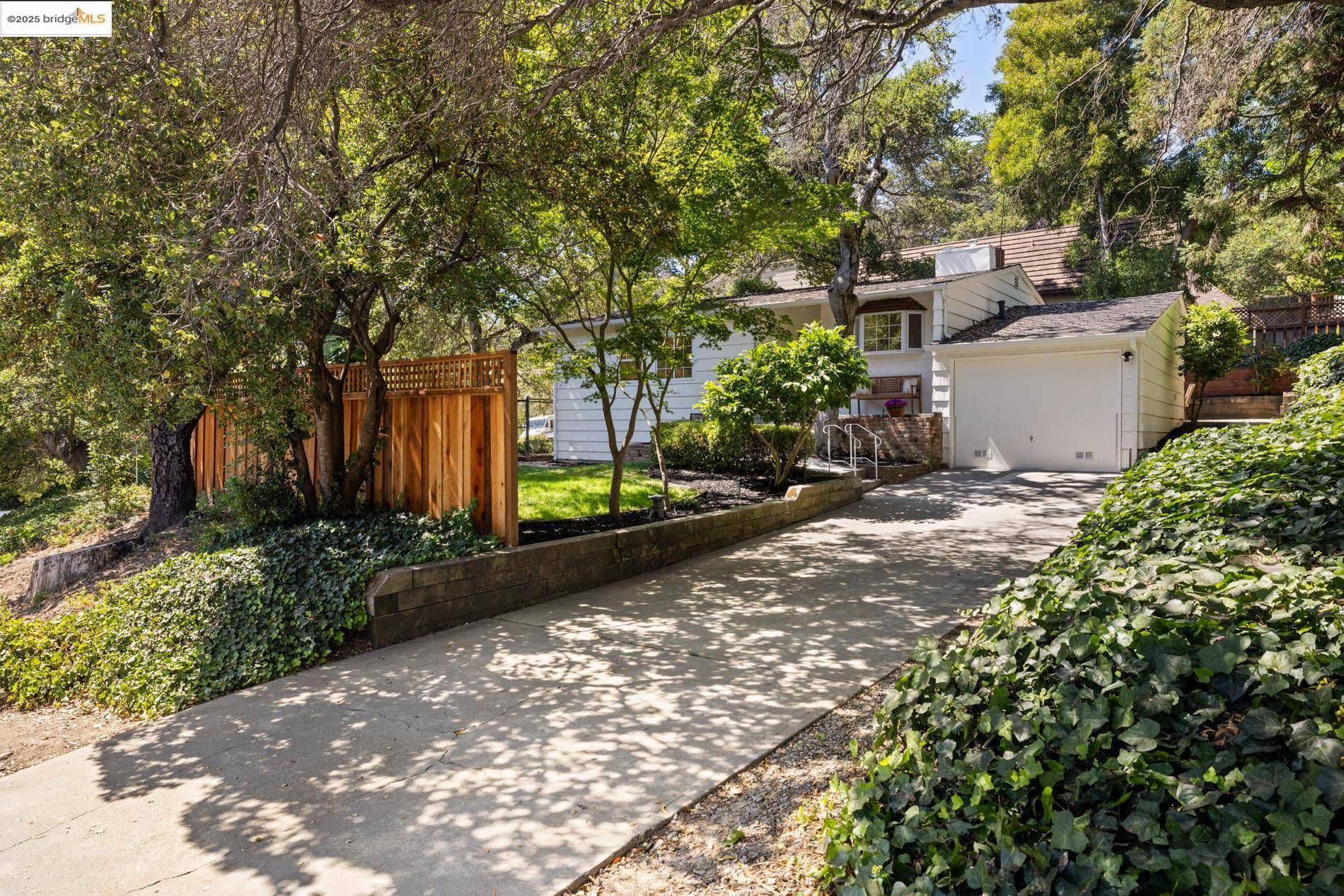 5808 MORAGA AVENUE, Oakland, CA 94611