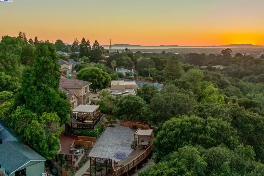 25444 University Ct, Hayward, CA 94542