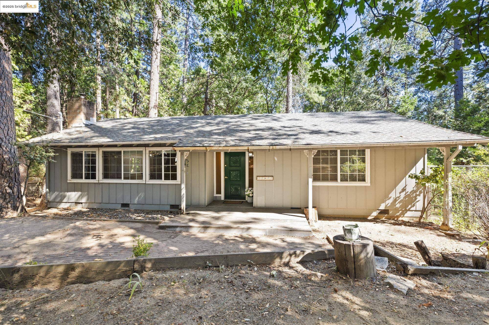 22977 Hawk Ln, Twain Harte, CA 95383