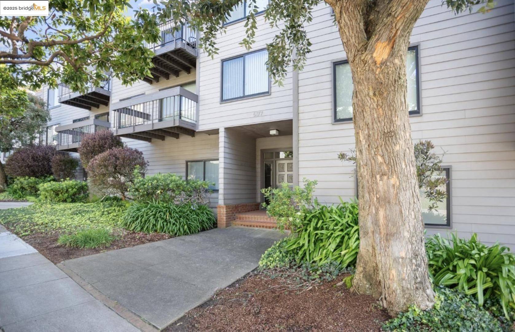 San Francisco, CA 94131,5177 Diamond Heights BLVD #APT 114