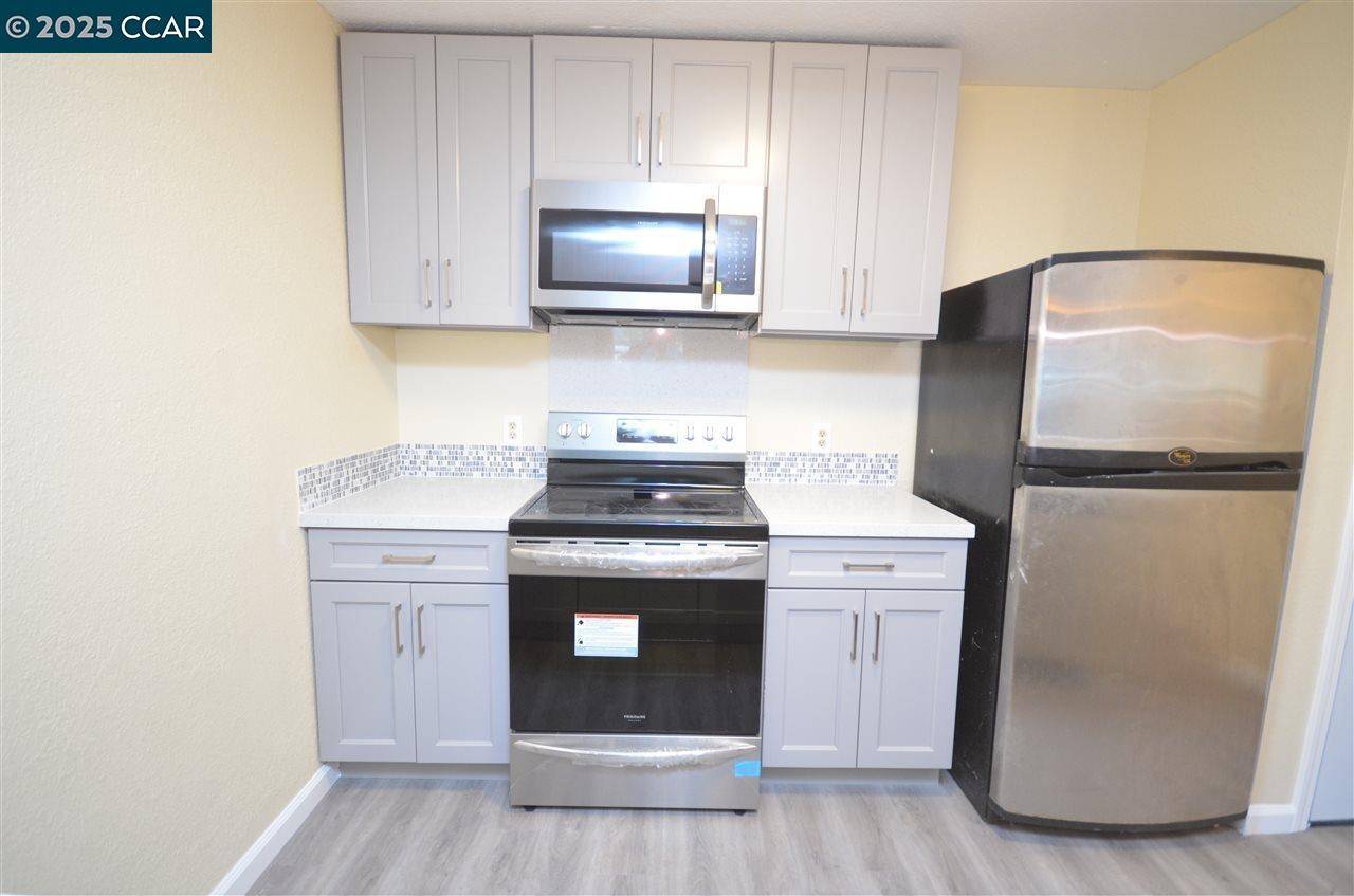 Concord, CA 94520,1391 Monument Blvd #11