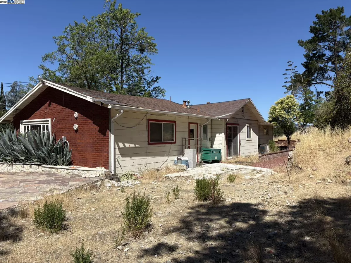 Walnut Creek, CA 94596,82 El Camino Corto