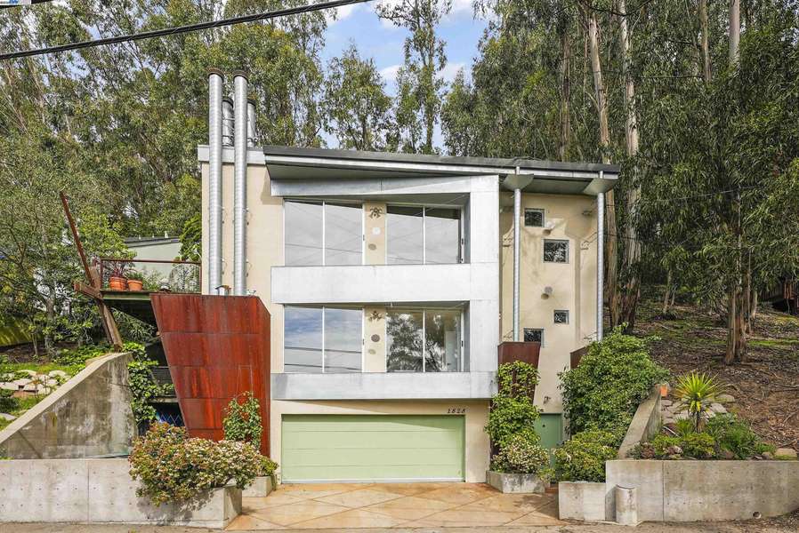 1828 Arrowhead Dr, Oakland, CA 94611