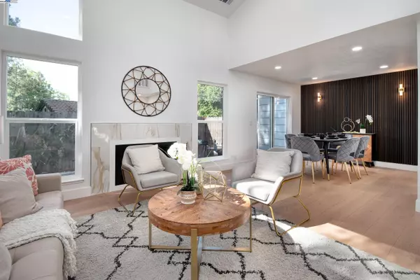 Walnut Creek, CA 94597,498 Via Royal